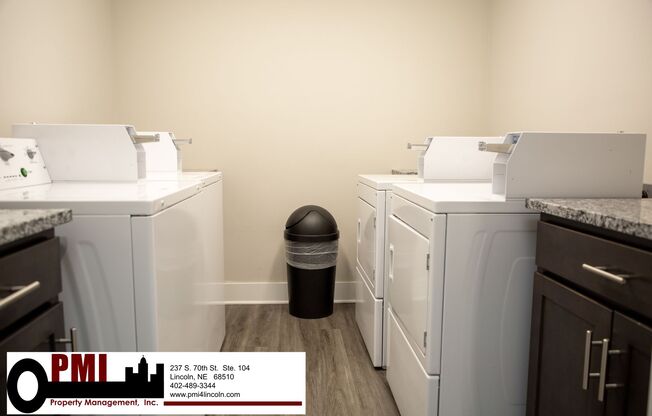 2 beds, 1 bath, $1,000, Unit 4001 Holdrege St. #2