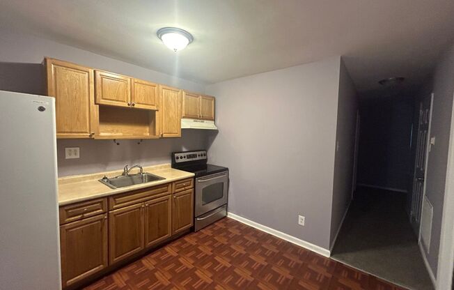 2 beds, 1 bath, 980 sqft, $1,250, Unit 1F