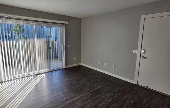 2 beds, 1 bath, 790 sqft, $2,475, Unit L101