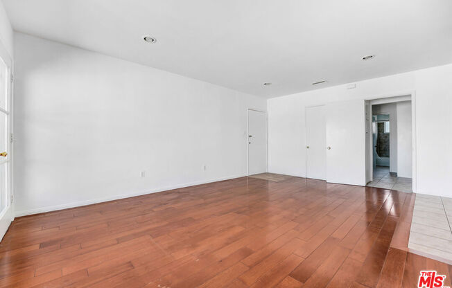 1435 S HAYWORTH AVE