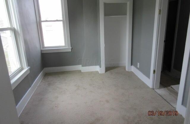 2 beds, 1 bath, $800, Unit 1/2