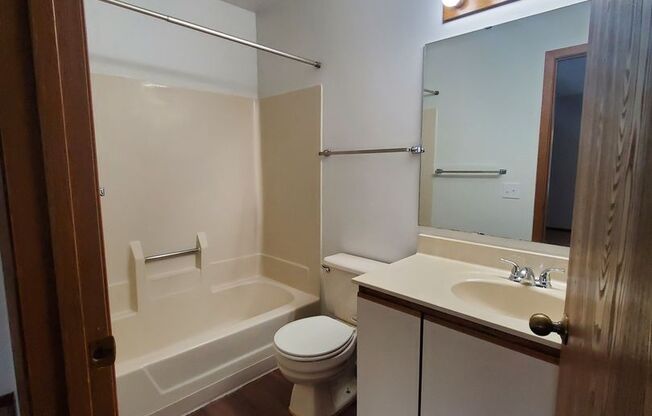2 beds, 1.5 baths, 950 sqft, $1,434, Unit 5811-2A