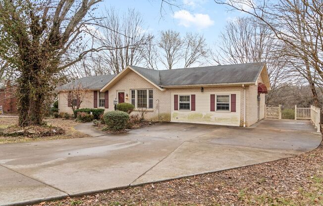 3 Bedroom Pet Friendly Home For Rent in St. B Area!