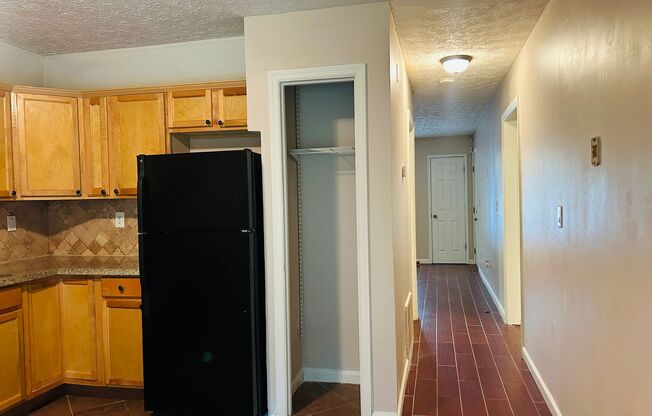 2 beds, 1 bath, 988 sqft, $1,295, Unit 140 Summerwood Dr Unit 140