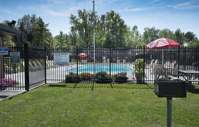 Shadow Hill Apartment Swimming Pool