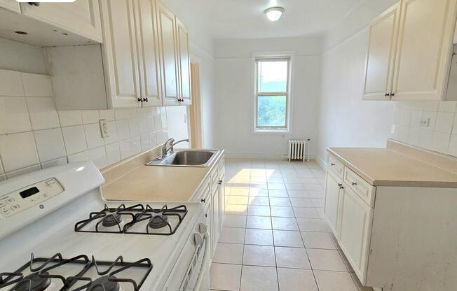 1 bed, 1 bath, $2,700, Unit 51C