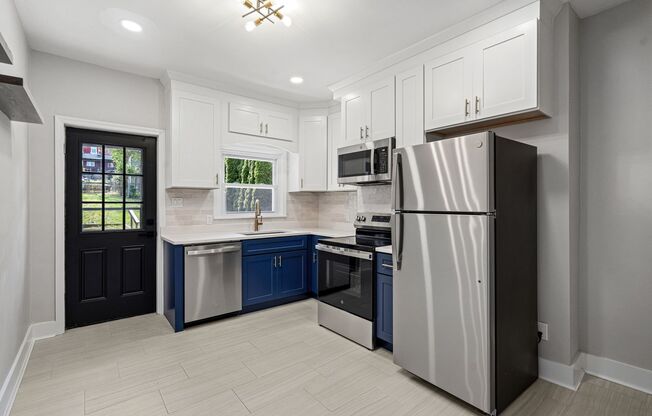 Freshly Renovated 2 Bedroom in Bloomfield! Available NOW!