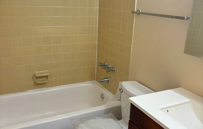 Studio, 1 bath, $895, Unit 36