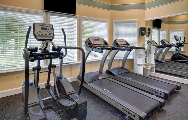 Aspen Creek Gym Apartments in Kirkland, WA
