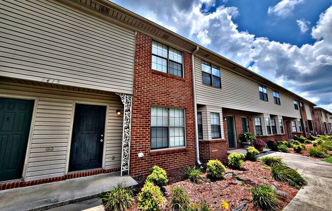 (RCH-32)) Gaslight Manor Townhomes