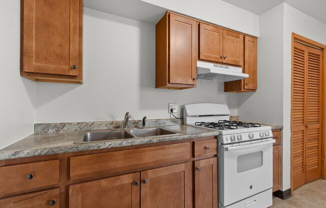 2 beds, 1 bath, 800 sqft, $1,049.99, Unit 1145-05