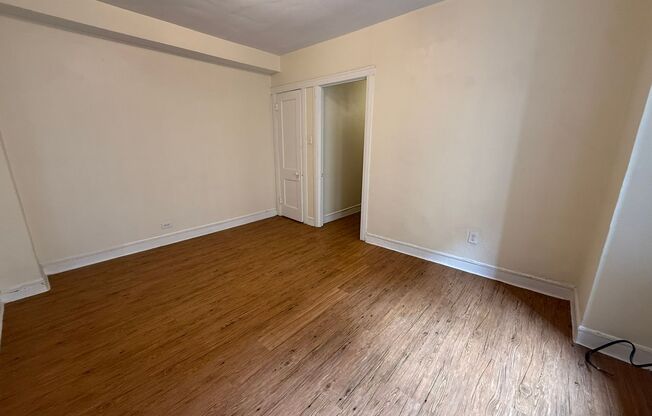 1 bed, 1 bath, 769 sqft, $1,475, Unit Old King Edward 44