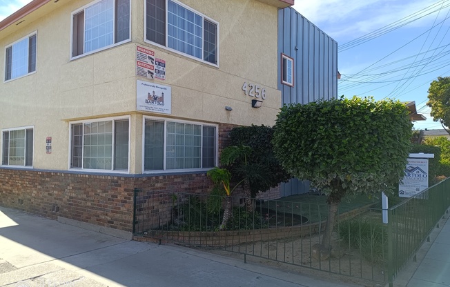 2 beds, 1 bath, 1,000 sqft, $2,550, Unit F