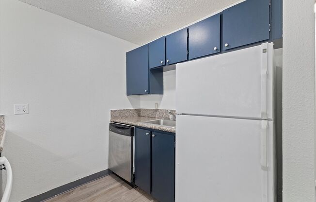 2 beds, 1 bath, 682 sqft, $1,300, Unit 51