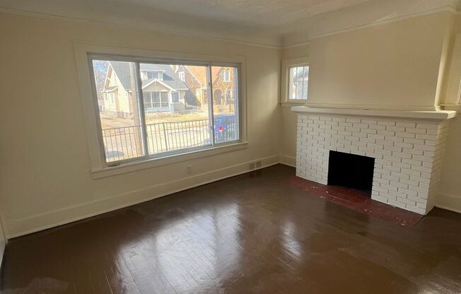 Cozy Westside Family Flat - Upper and Lower Units Available !