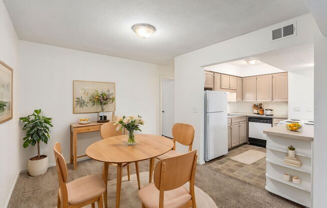 1 bed, 1 bath, 870 sqft, $899, Unit 6906 Unit #304