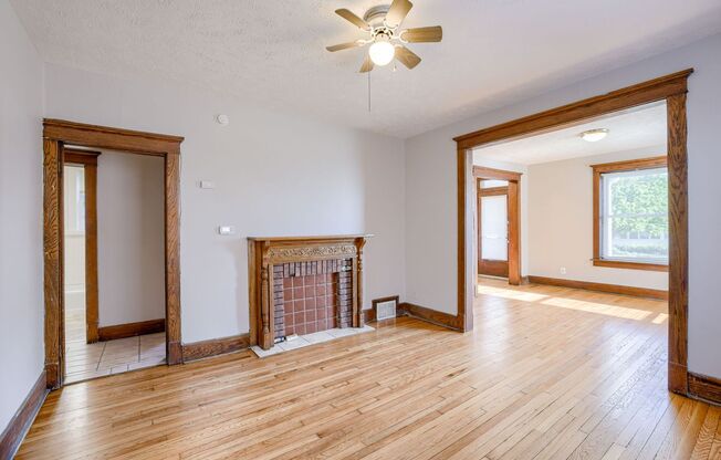 Charming & Comfortable 2 Bedroom Duplex Walking Distance to the Old Market!!