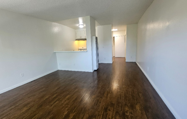 1023 BROAD AVE