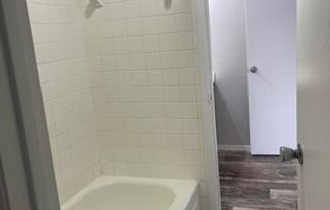 2 beds, 1 bath, 900 sqft, $1,051, Unit 16D