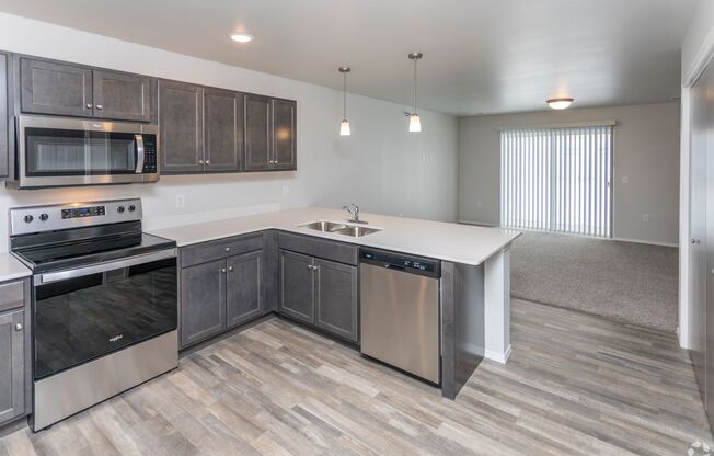 3 beds, 2 baths, 1,263 sqft, $1,525, Unit 4711-231