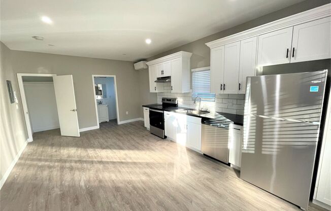 Studio, 1 bath, 243 sqft, $1,595, Unit 44