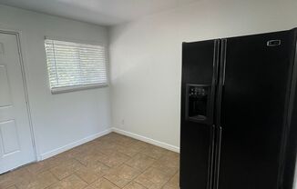 2 beds, 1 bath, 800 sqft, $1,195, Unit 02