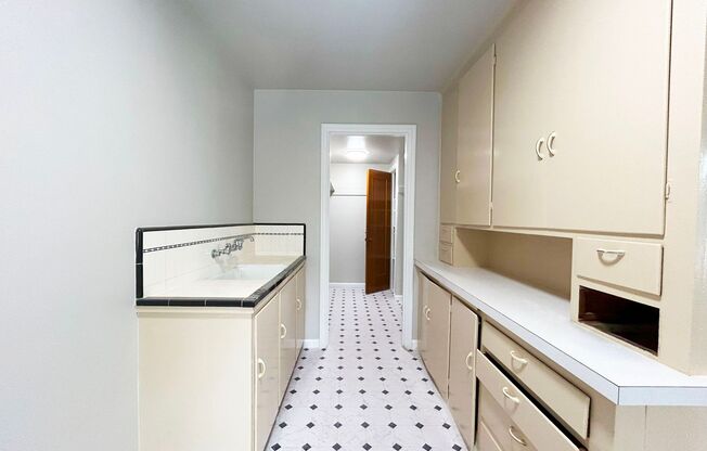 1 bed, 1 bath, 695 sqft, $1,525, Unit Windsor - 17