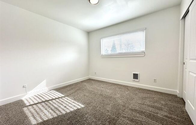 2 beds, 1 bath, 695 sqft, $1,555, Unit 2