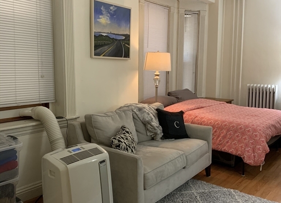 Studio, 1 bath, 400 sqft, $2,375, Unit 312