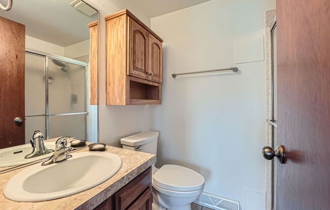 3 beds, 2.5 baths, $2,695, Unit #1002