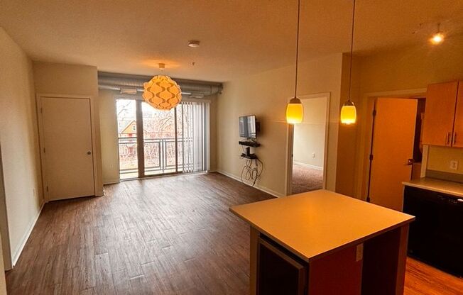 2 beds, 2 baths, $1,660, Unit 408