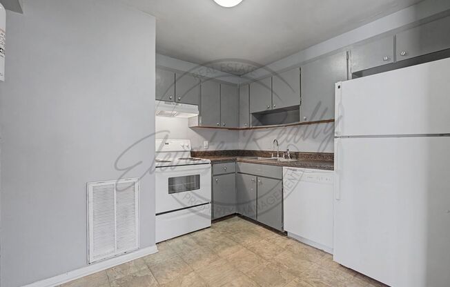 2 beds, 1 bath, $1,099, Unit UNIT C 49