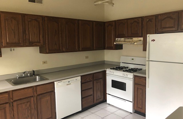 3 beds, 2 baths, 1,200 sqft, $1,998, Unit 160