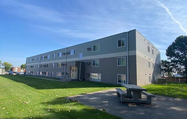 Studio, 1 bath, 325 sqft, $525, Unit 1929-27