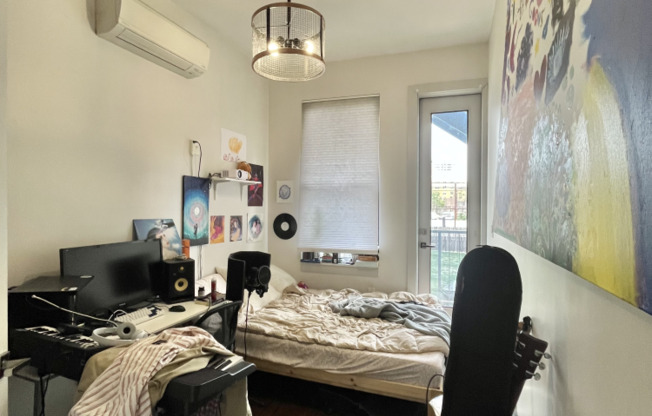 376 GRAHAM AVE