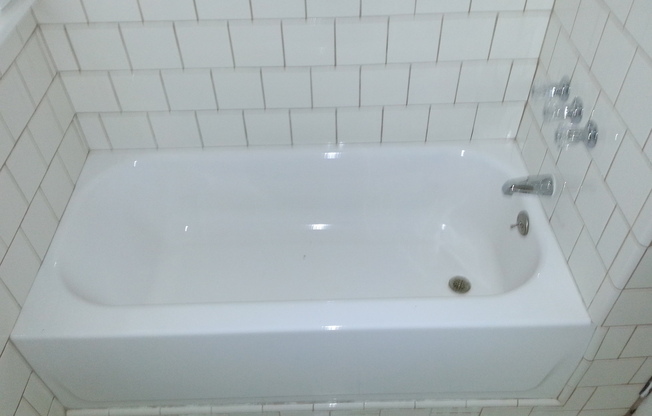 Studio, 1 bath, 325 sqft, $1,400, Unit 04