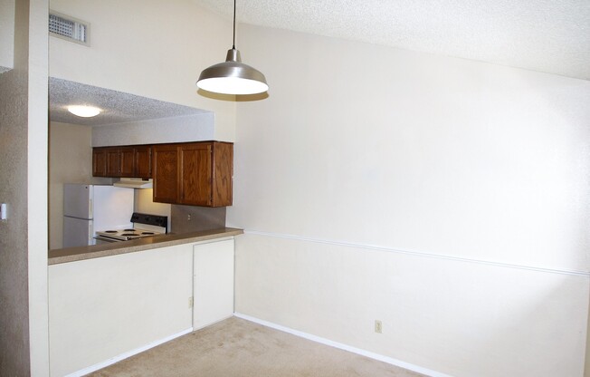 Studio, 1 bath, 500 sqft, $850, Unit 221