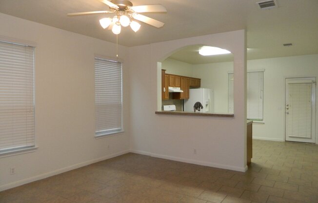 3 beds, 2.5 baths, $1,975, Unit B