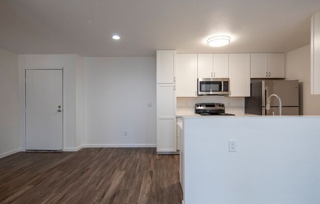 2 beds, 2 baths, 965 sqft, $2,895, Unit 225
