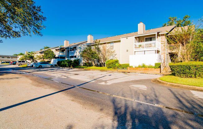 Well-maintained Pensacola Condo with Community Pool & Central Location