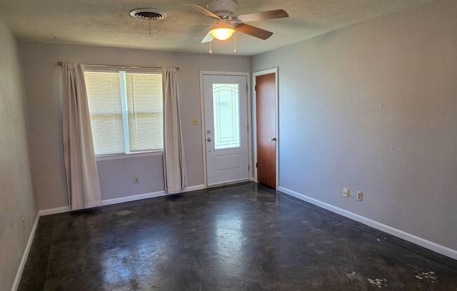 3 Bed 1 Bath home with garage for rent!