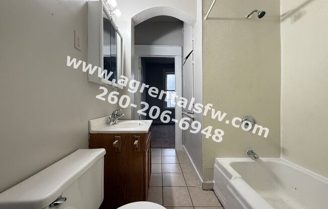 3 beds, 1 bath, 838 sqft, $950, Unit #1