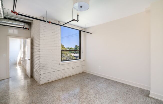 2 beds, 2 baths, $1,959, Unit 875 Michigan Ave Apt. 402