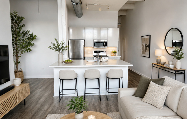 3 beds, 2 baths, $3,795, Unit 305