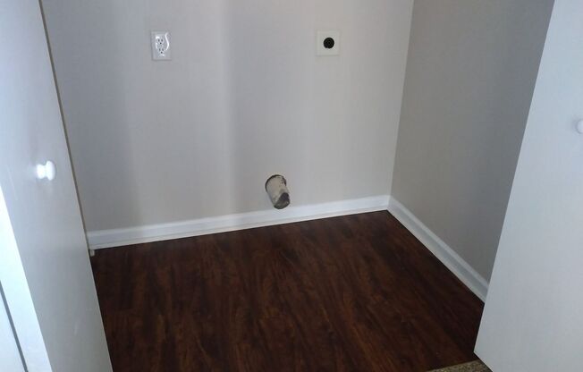 3 beds, 1.5 baths, $1,450, Unit UNIT # 107