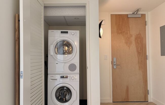 1 bed, 1 bath, 830 sqft, $3,755, Unit 1911