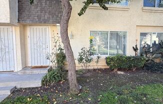 Charming 4Bdr Townhome in Reseda