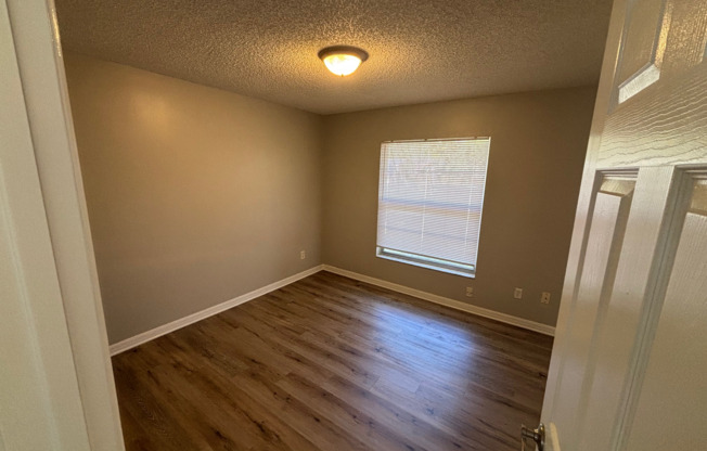 3 beds, 2 baths, $1,650