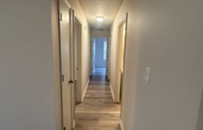 3 beds, 1 bath, $1,300, Unit Unit 3