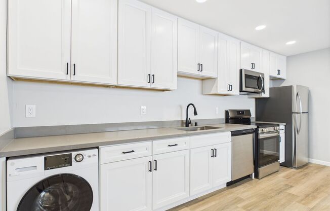 Newly renovated STUDIO in the heart of Pacific Beach! (a/c, w/d)
